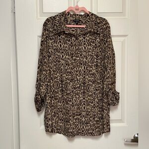 The brand of this blouse is “George”. Size 1X. Buttons up the front.